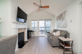 409 365 E 1st Street, North Vancouver, BC