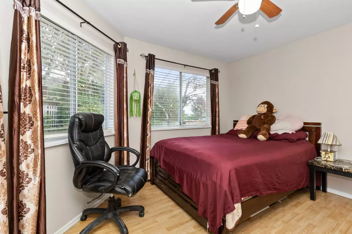 Breakfast Nook Photo of 53 31255 Upper Maclure Drive, Abbotsford, BC