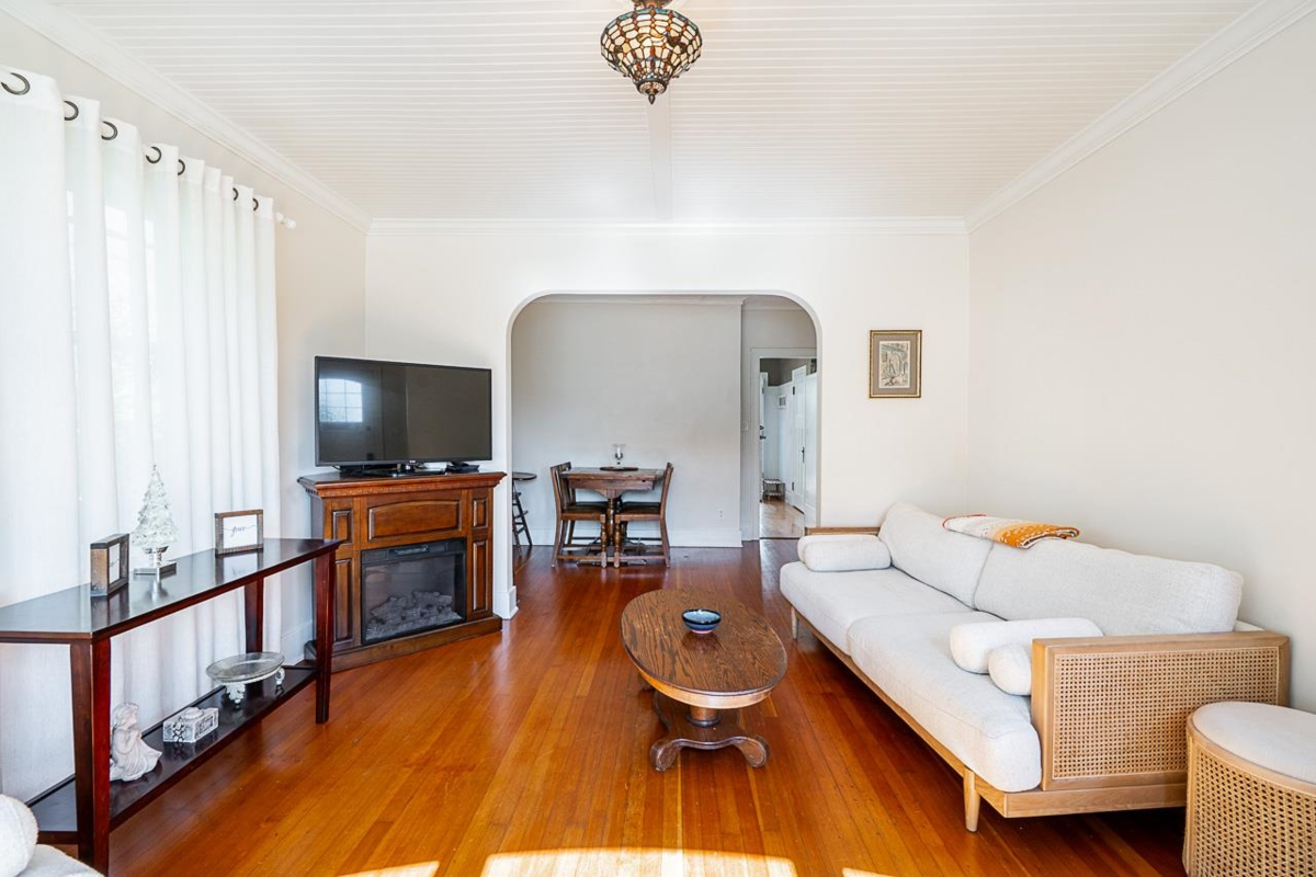 Family Room Photo of 349-351 Cumberland Street, New Westminster, BC