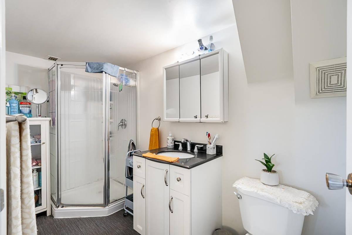 Hot Tub / Spa Photo of 349-351 Cumberland Street, New Westminster, BC