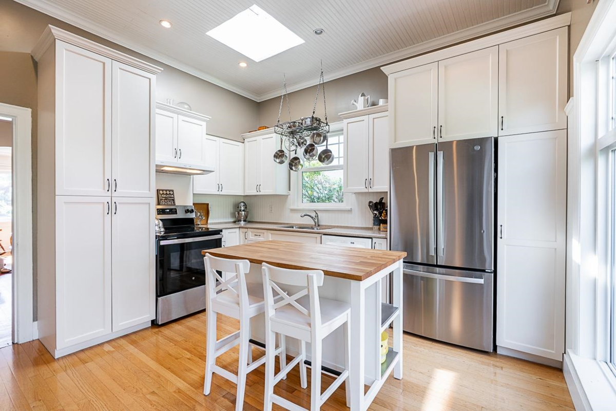 Kitchen Island Photo of 349-351 Cumberland Street, New Westminster, BC