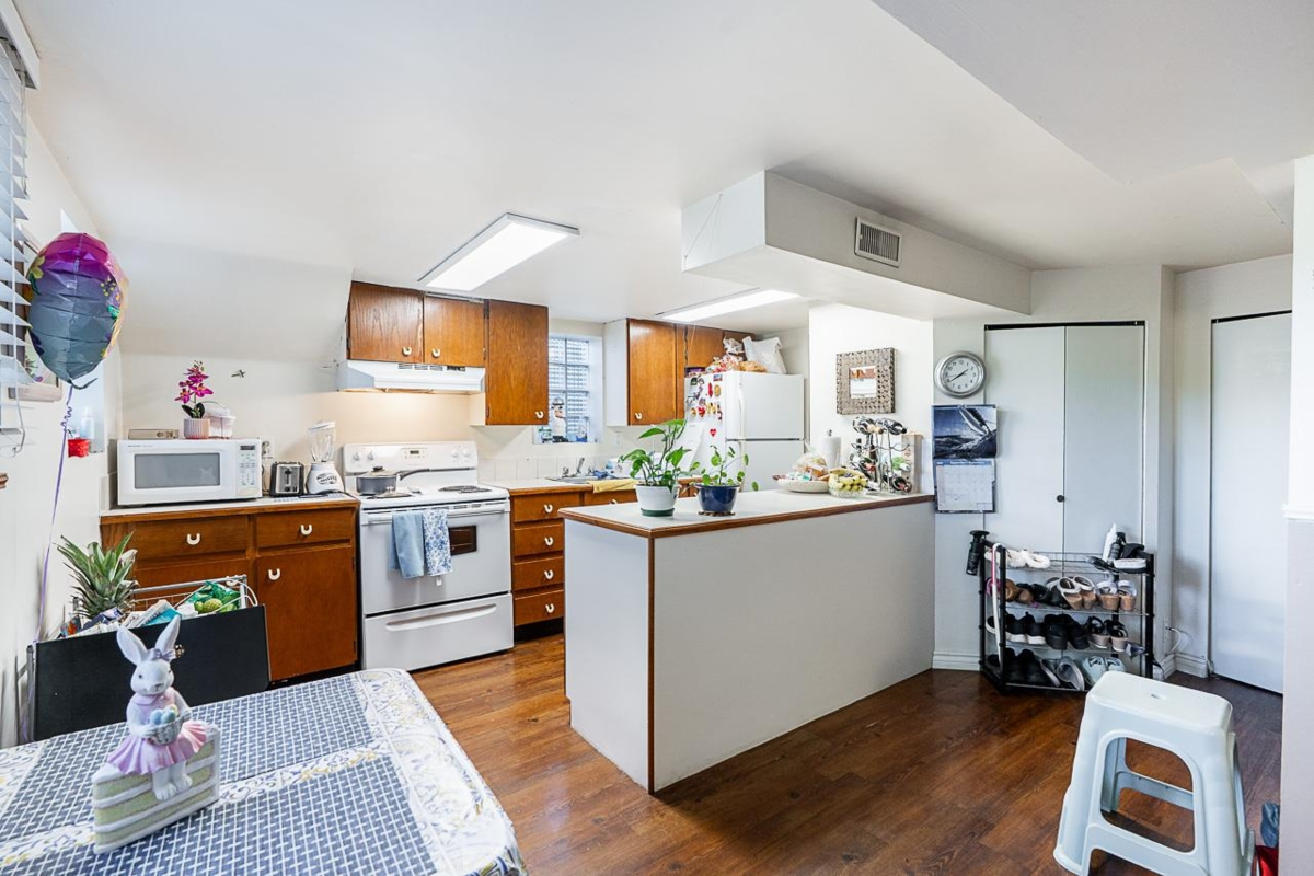 Outdoor Deck Photo of 349-351 Cumberland Street, New Westminster, BC