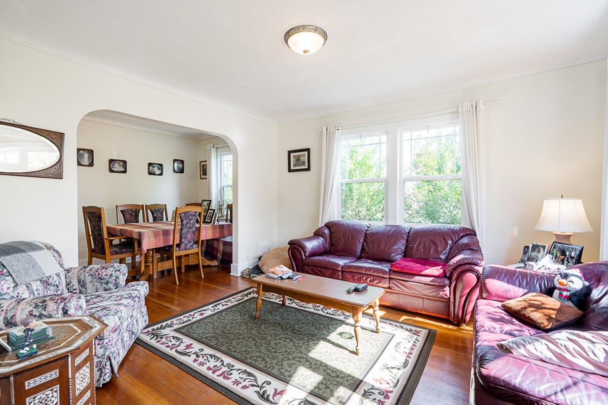 Powder Room Photo of 349-351 Cumberland Street, New Westminster, BC