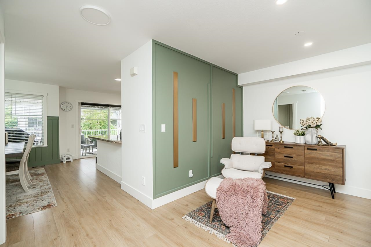 Kitchen Island Photo of 34 6568 193b Street, Surrey, BC