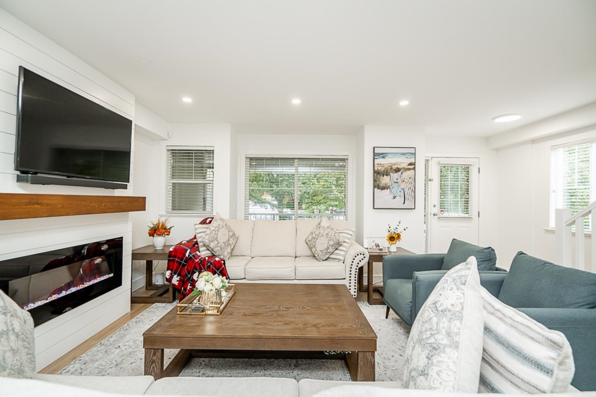 Kitchen Photo of 34 6568 193b Street, Surrey, BC