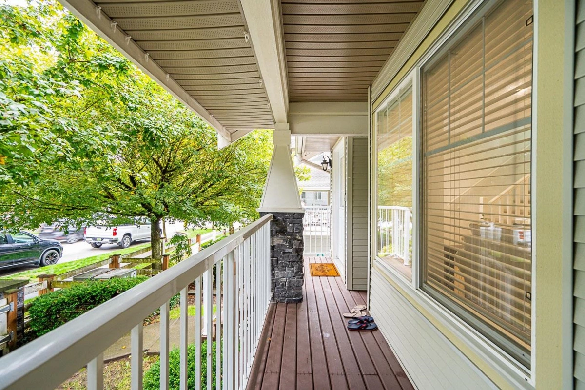 Living Room Photo of 34 6568 193b Street, Surrey, BC