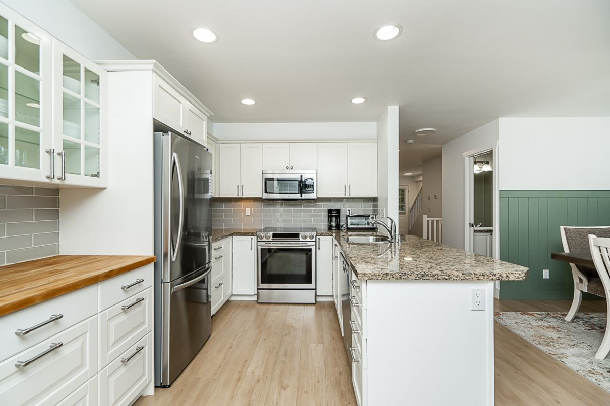 Primary Bathroom Photo of 34 6568 193b Street, Surrey, BC