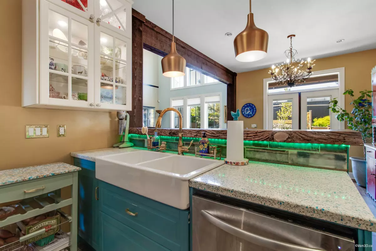 Kitchen Island Photo of 15 1911 Woodside Boulevard, Agassiz, BC