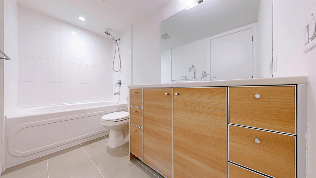 Kitchen Island Photo of 3507 13688 100 Avenue, Surrey, BC