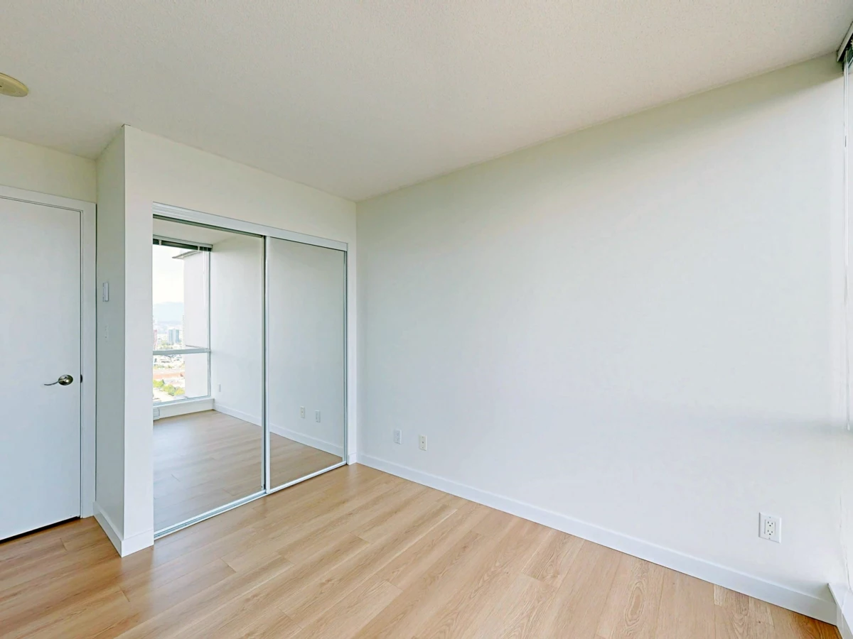 Walk-In Closet Photo of 3507 13688 100 Avenue, Surrey, BC