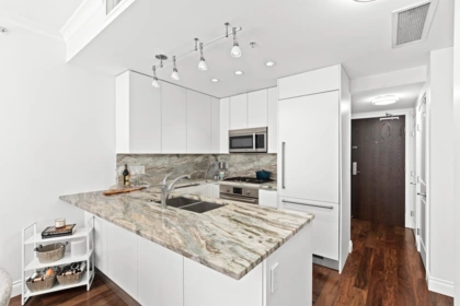 608 199 Victory Ship Way, North Vancouver, BC, North Vancouver — Apartment/Condo for sale