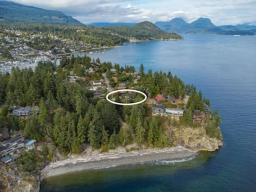 310 Georgia Drive, Gibsons, BC, Gibsons — Single Family Residence for sale