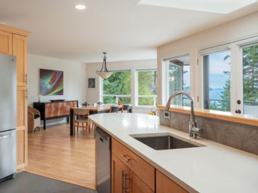 310 Georgia Drive, Gibsons, BC, Gibsons — Single Family Residence for sale