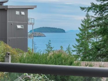 310 Georgia Drive, Gibsons, BC, Gibsons — Single Family Residence for sale