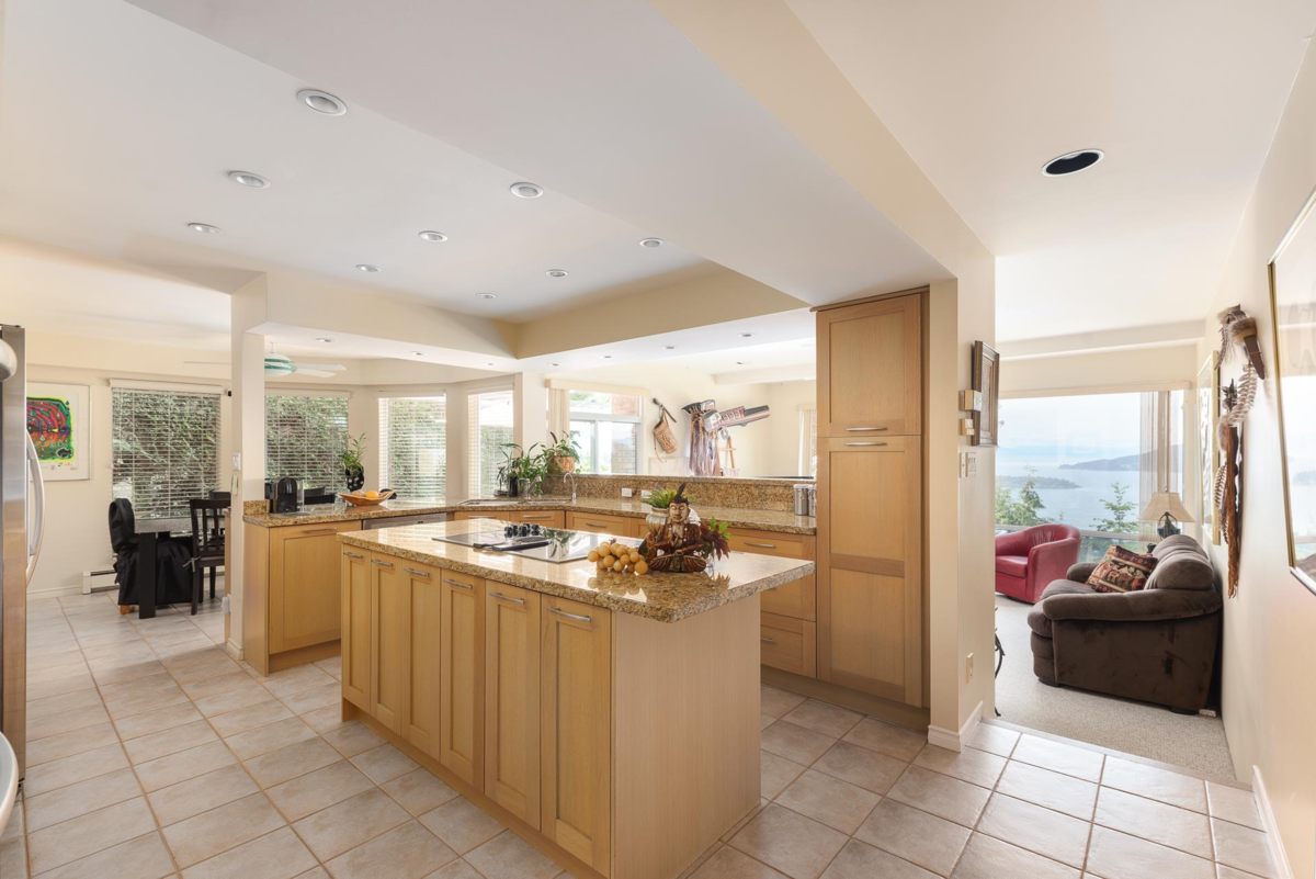 Dining Area Photo of 4729 Woodburn Road, West Vancouver, BC