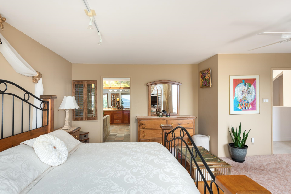 Entry Foyer Photo of 4729 Woodburn Road, West Vancouver, BC