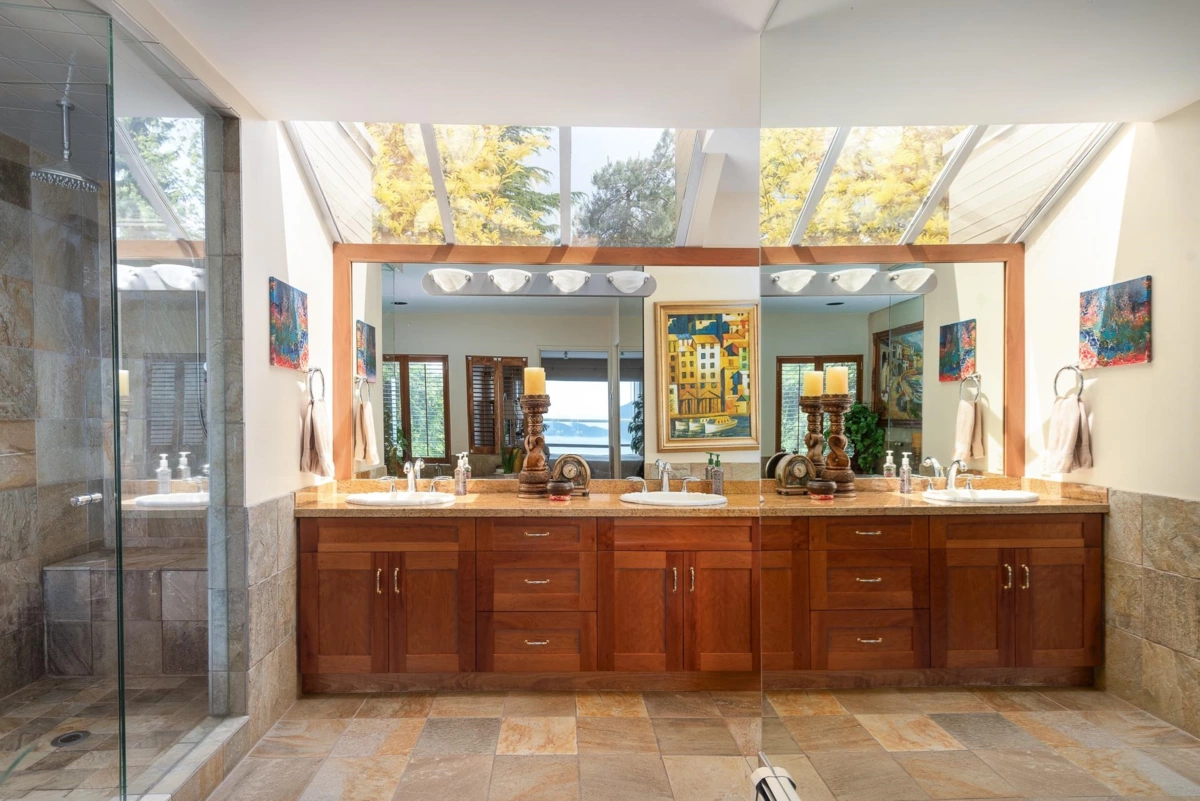 Hallway Photo of 4729 Woodburn Road, West Vancouver, BC