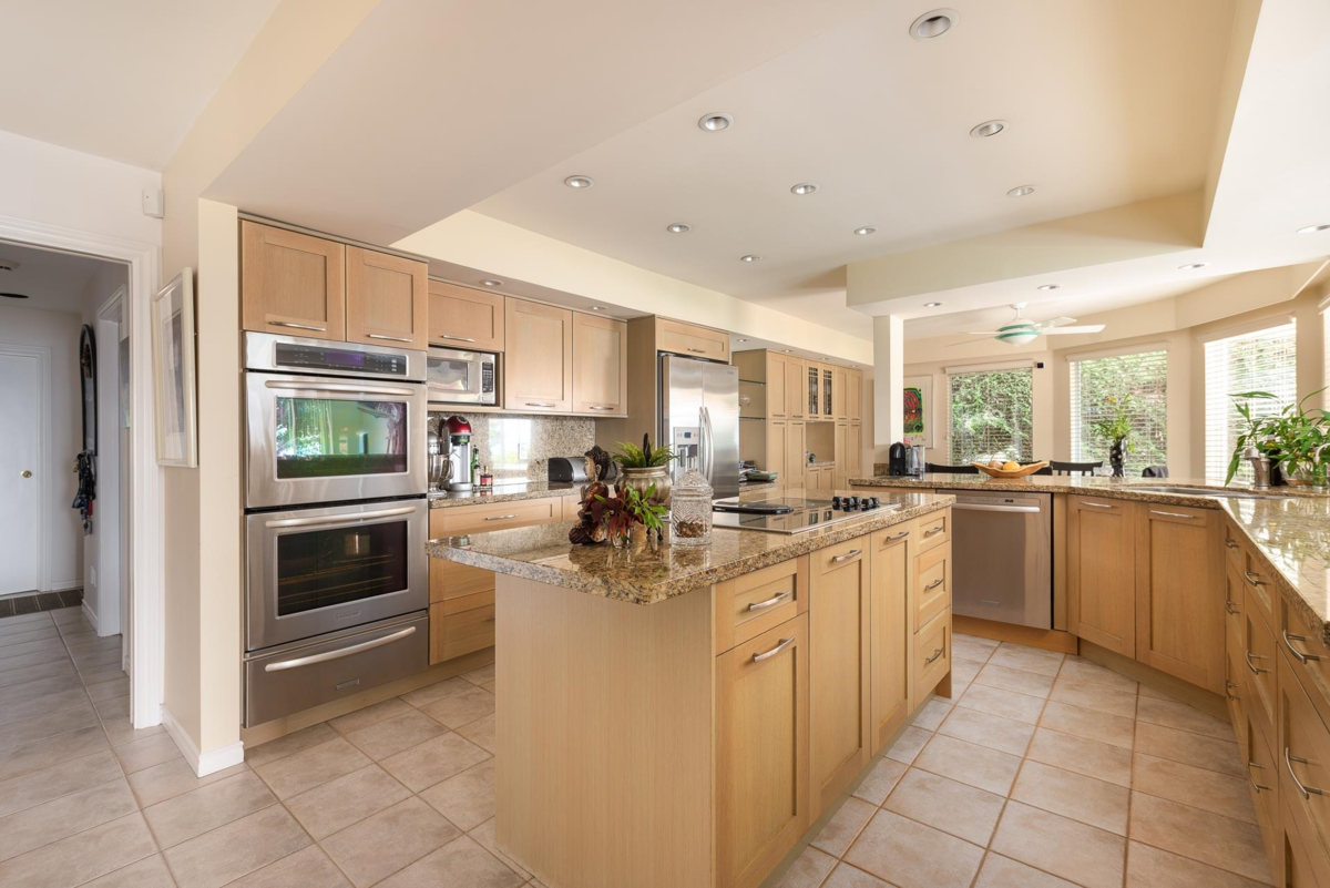 Kitchen Island Photo of 4729 Woodburn Road, West Vancouver, BC