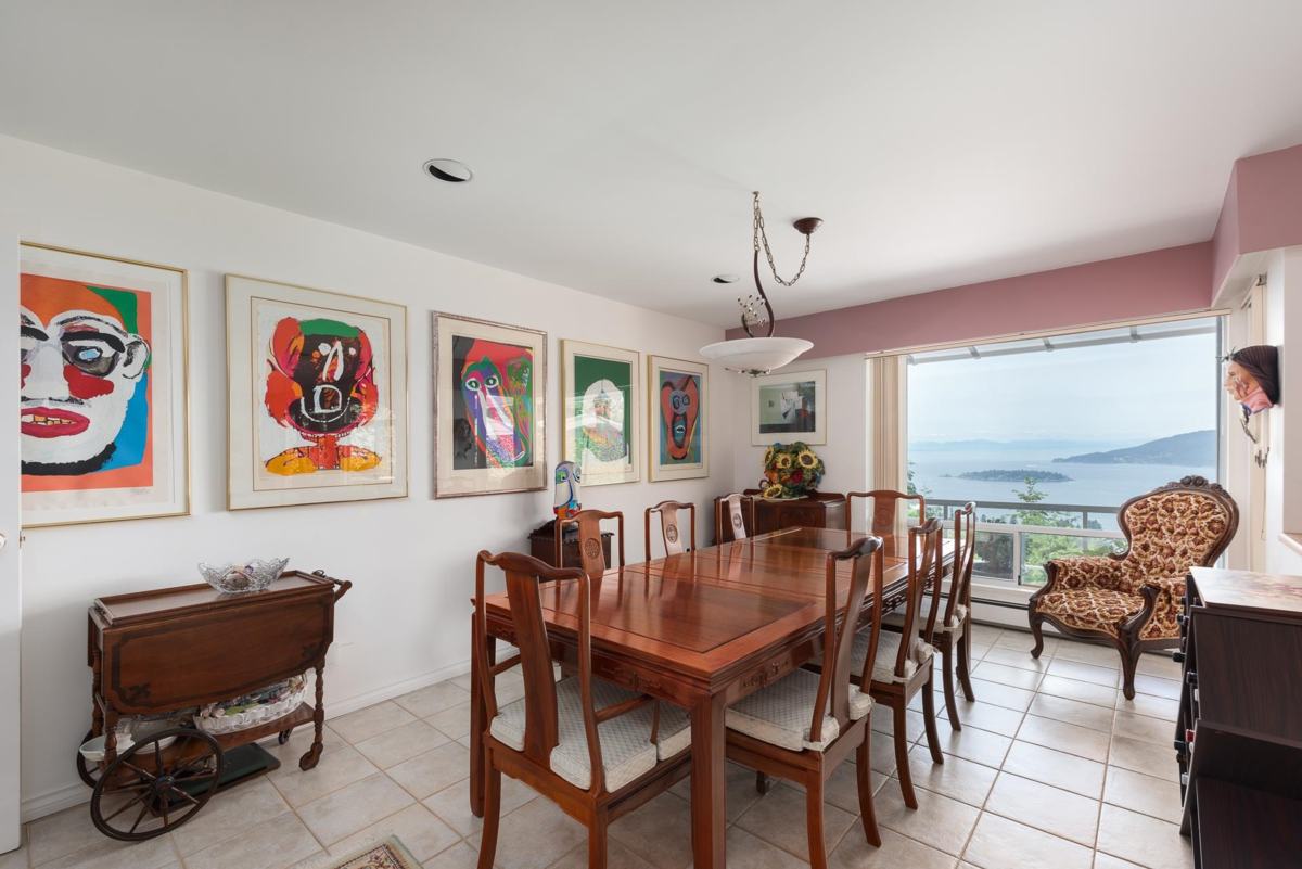 Walk-In Closet Photo of 4729 Woodburn Road, West Vancouver, BC