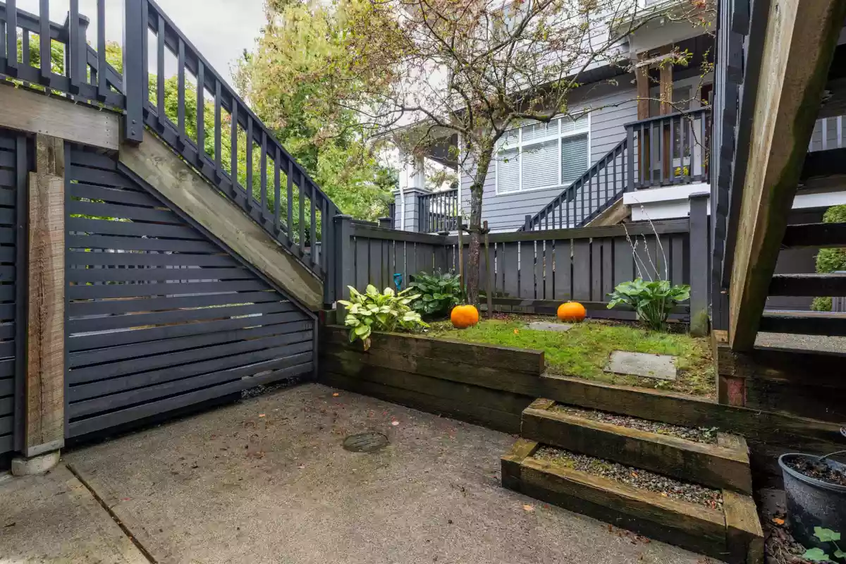 Hallway Photo of 109 15236 36 Avenue, Surrey, BC