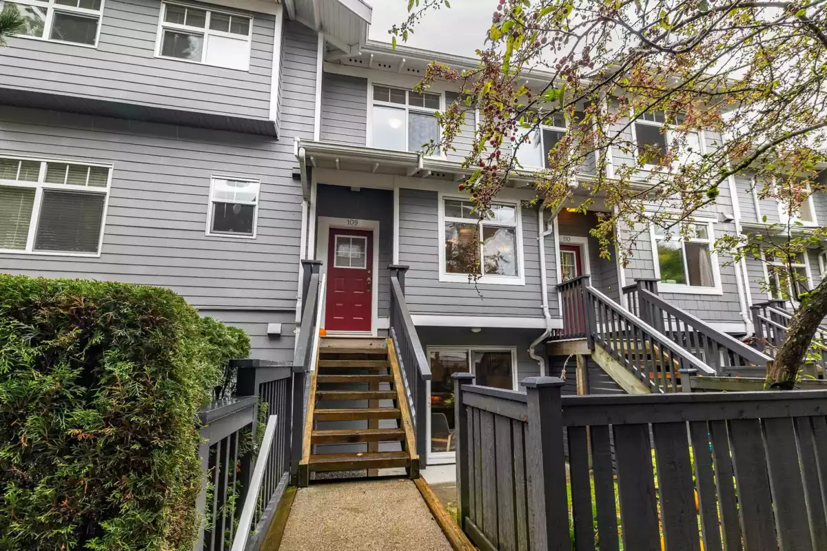 Kitchen Photo of 109 15236 36 Avenue, Surrey, BC