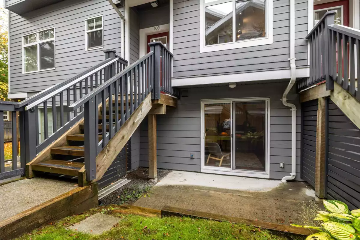 Staircase Photo of 109 15236 36 Avenue, Surrey, BC