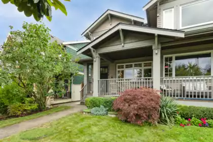 340 E 12th Street, North Vancouver, BC, North Vancouver — Half Duplex for sale