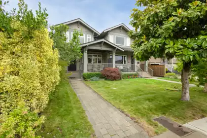 340 E 12th Street, North Vancouver, BC, North Vancouver — Half Duplex for sale