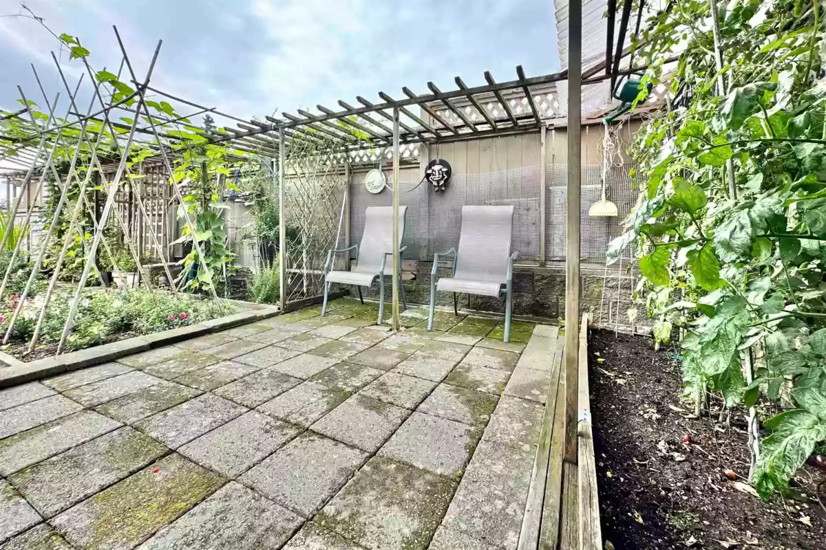 Garden / Landscaping Photo of 7091 Sussex Avenue, Burnaby, BC