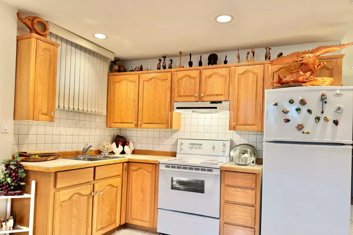 Hallway Photo of 7091 Sussex Avenue, Burnaby, BC