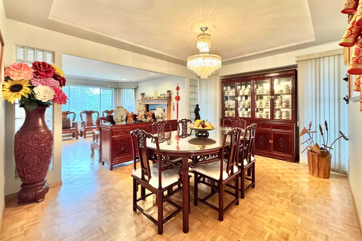 Kitchen Island Photo of 7091 Sussex Avenue, Burnaby, BC
