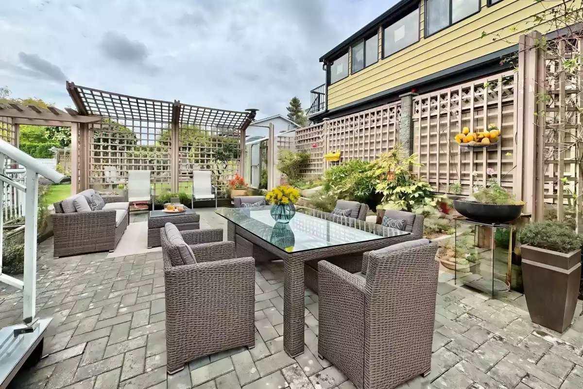 Living Room Photo of 7091 Sussex Avenue, Burnaby, BC