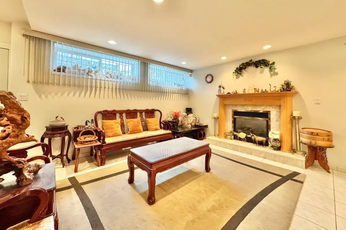 Mudroom Photo of 7091 Sussex Avenue, Burnaby, BC