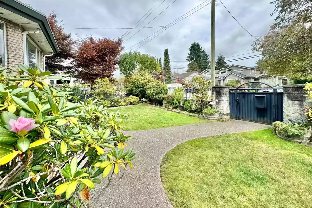 Outdoor Kitchen Photo of 7091 Sussex Avenue, Burnaby, BC