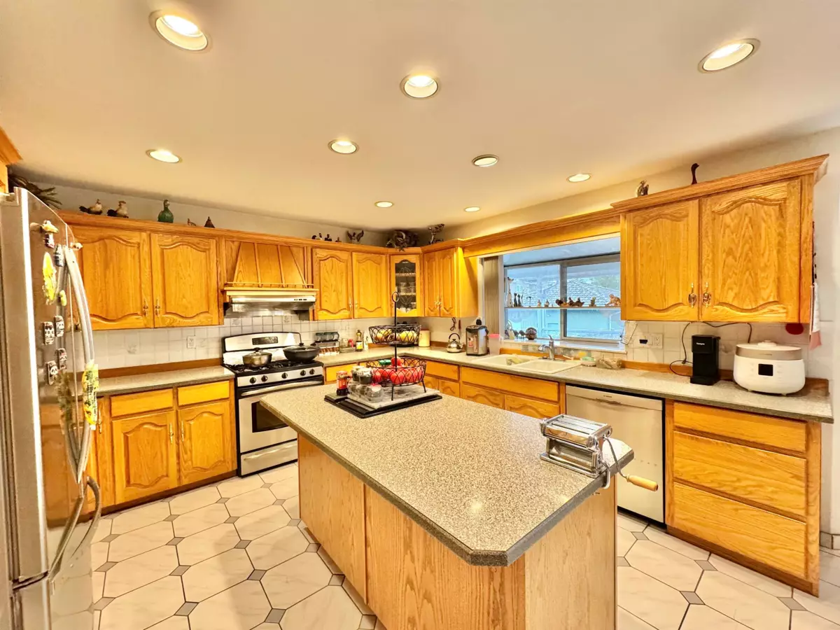 Primary Bathroom Photo of 7091 Sussex Avenue, Burnaby, BC