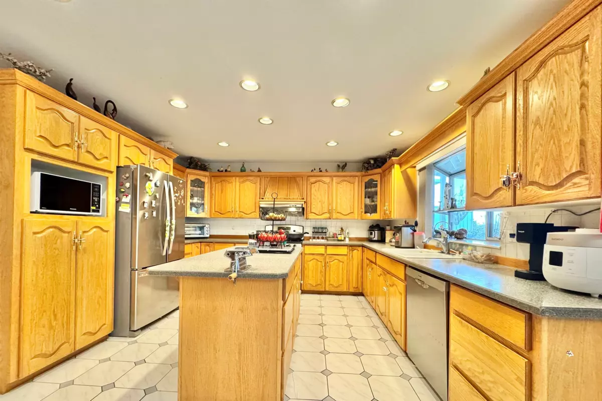 Primary Bedroom Photo of 7091 Sussex Avenue, Burnaby, BC