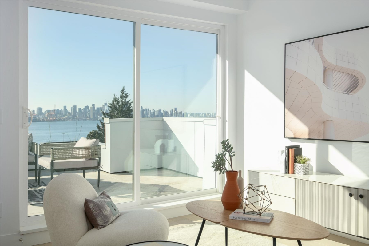 Backyard Photo of 2 432 E 1st Street, North Vancouver, BC