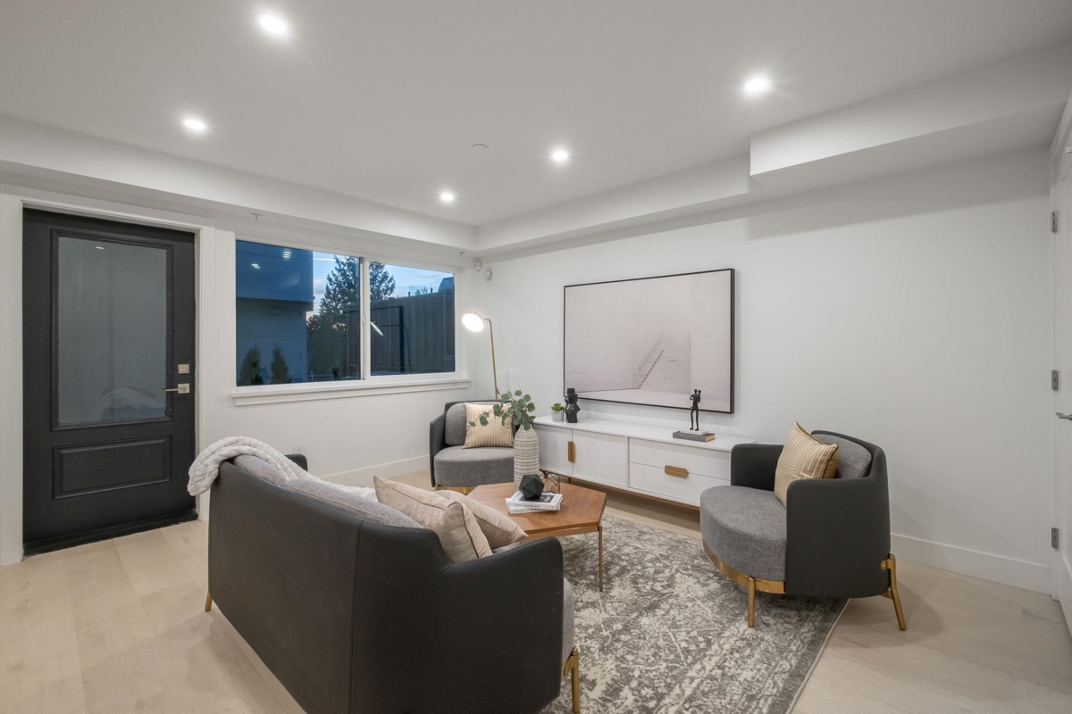 Bedroom 4 Photo of 2 432 E 1st Street, North Vancouver, BC