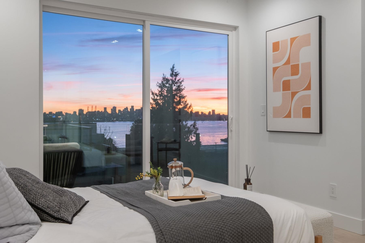 Breakfast Nook Photo of 2 432 E 1st Street, North Vancouver, BC