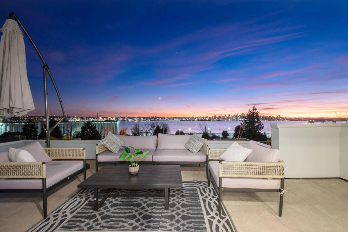 Entry Foyer Photo of 2 432 E 1st Street, North Vancouver, BC
