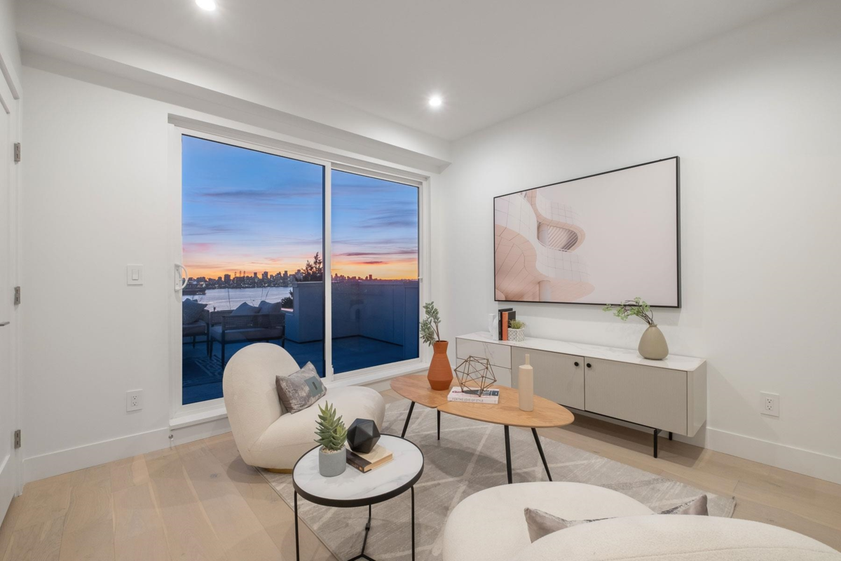 Exterior Front Photo of 2 432 E 1st Street, North Vancouver, BC