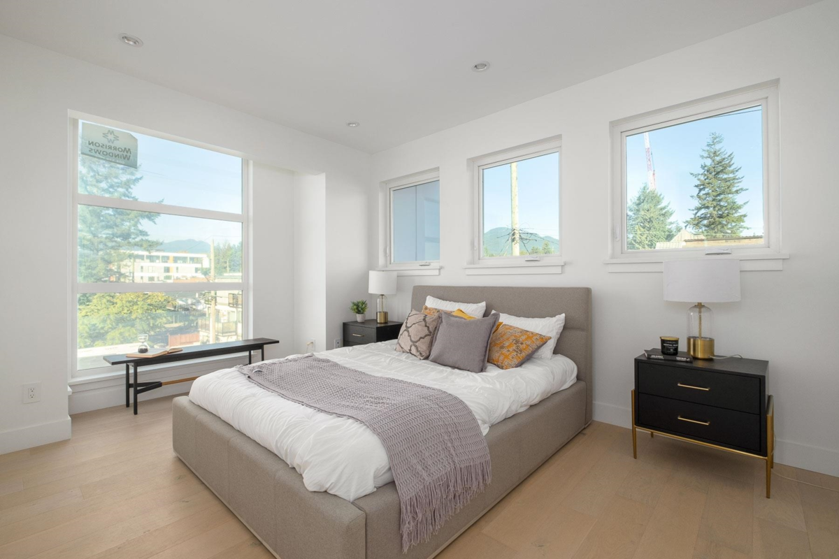 Front Yard Photo of 2 432 E 1st Street, North Vancouver, BC