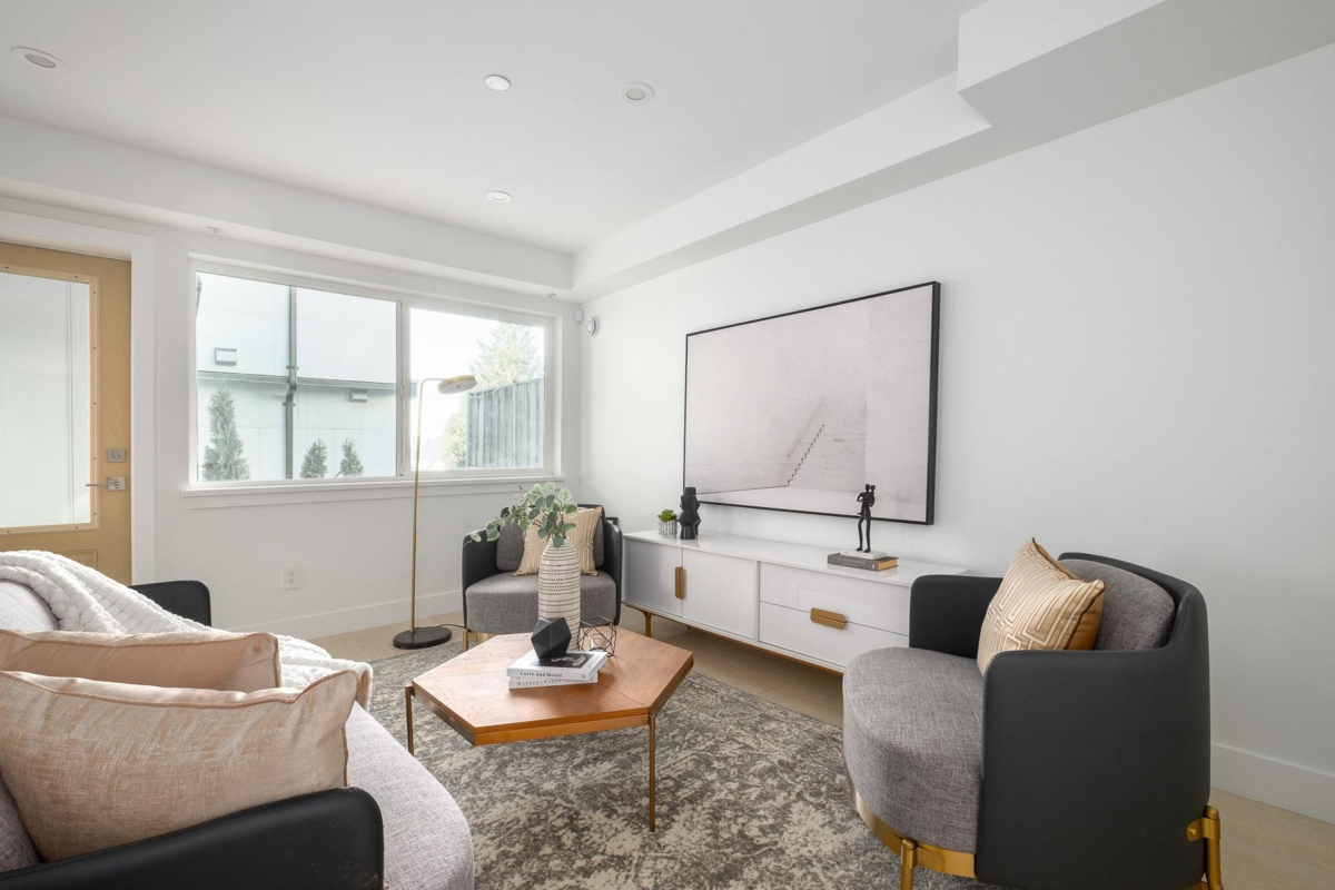 Garden / Landscaping Photo of 2 432 E 1st Street, North Vancouver, BC