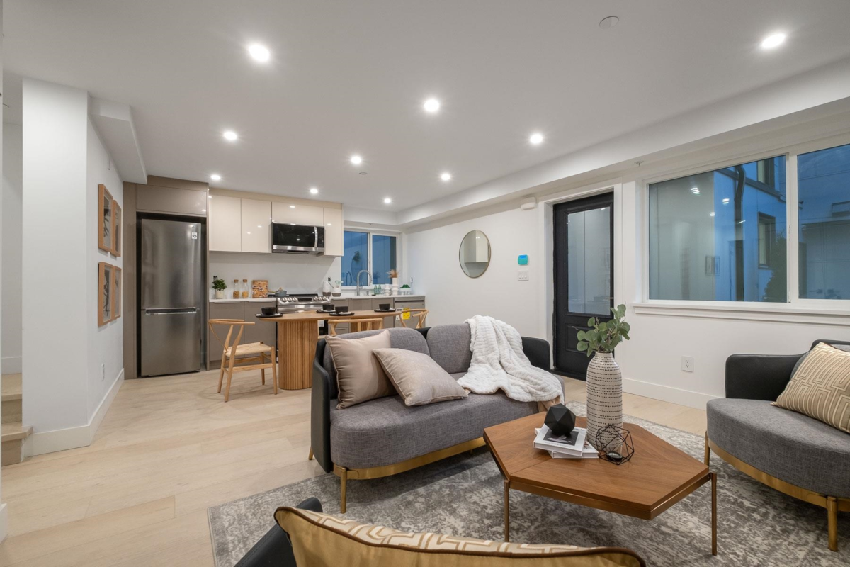 Guest Bathroom Photo of 2 432 E 1st Street, North Vancouver, BC