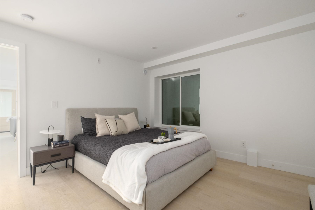 Hot Tub / Spa Photo of 2 432 E 1st Street, North Vancouver, BC