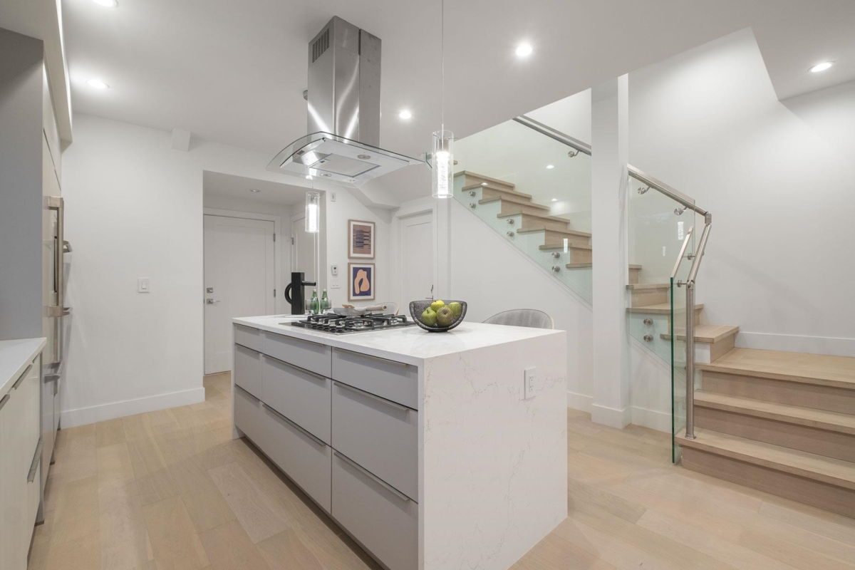 Kitchen Island Photo of 2 432 E 1st Street, North Vancouver, BC