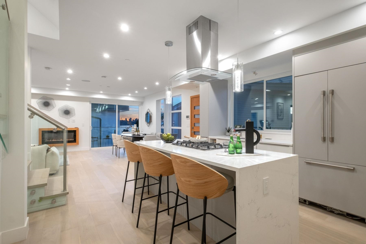 Kitchen Photo of 2 432 E 1st Street, North Vancouver, BC