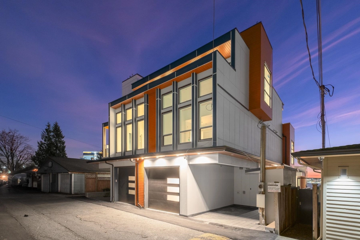 Loft / Bonus Room Photo of 2 432 E 1st Street, North Vancouver, BC