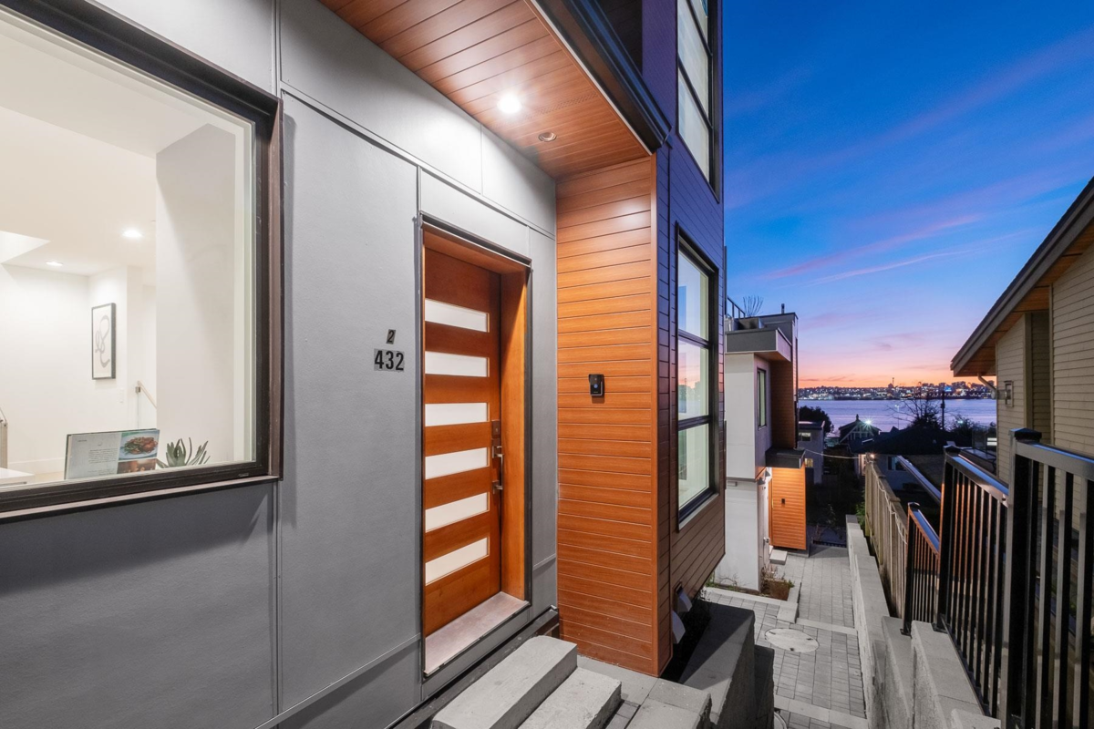 Mudroom Photo of 2 432 E 1st Street, North Vancouver, BC