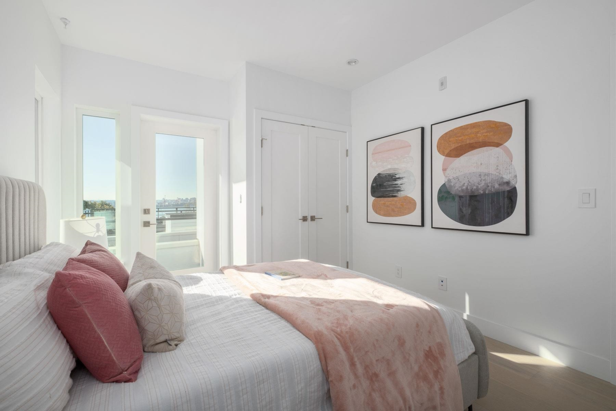 Outdoor Deck Photo of 2 432 E 1st Street, North Vancouver, BC